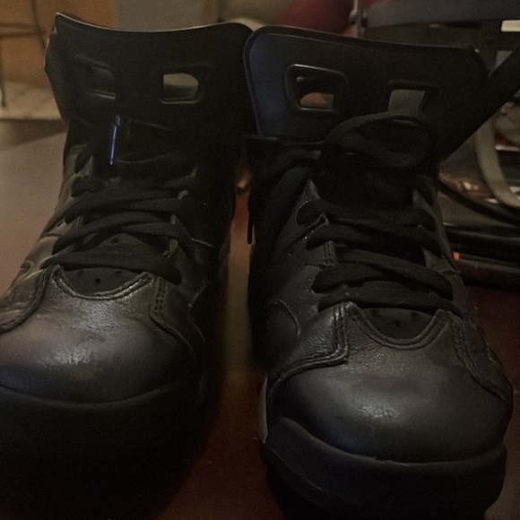 These are Air Jordan 6 Retro Oreo. - Picture 3 of 10